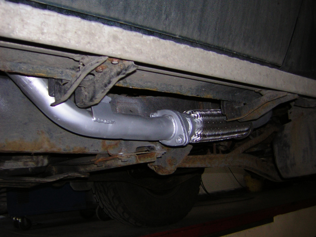 Toyota Landcruiser flexibilis kipufogó cső, összekötő cső csatlakozóval